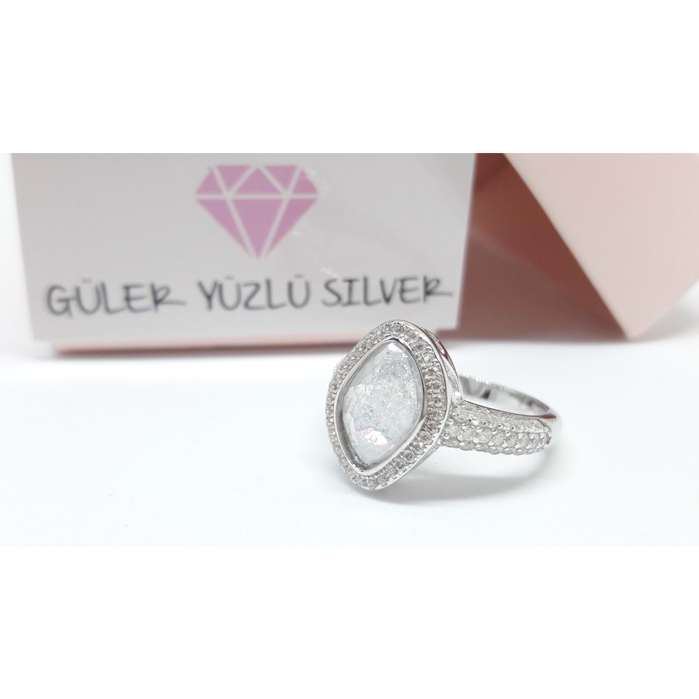 İTHAL KRİSTAL TAŞLI GÜMÜŞ YÜZÜK - 12 NUMARA