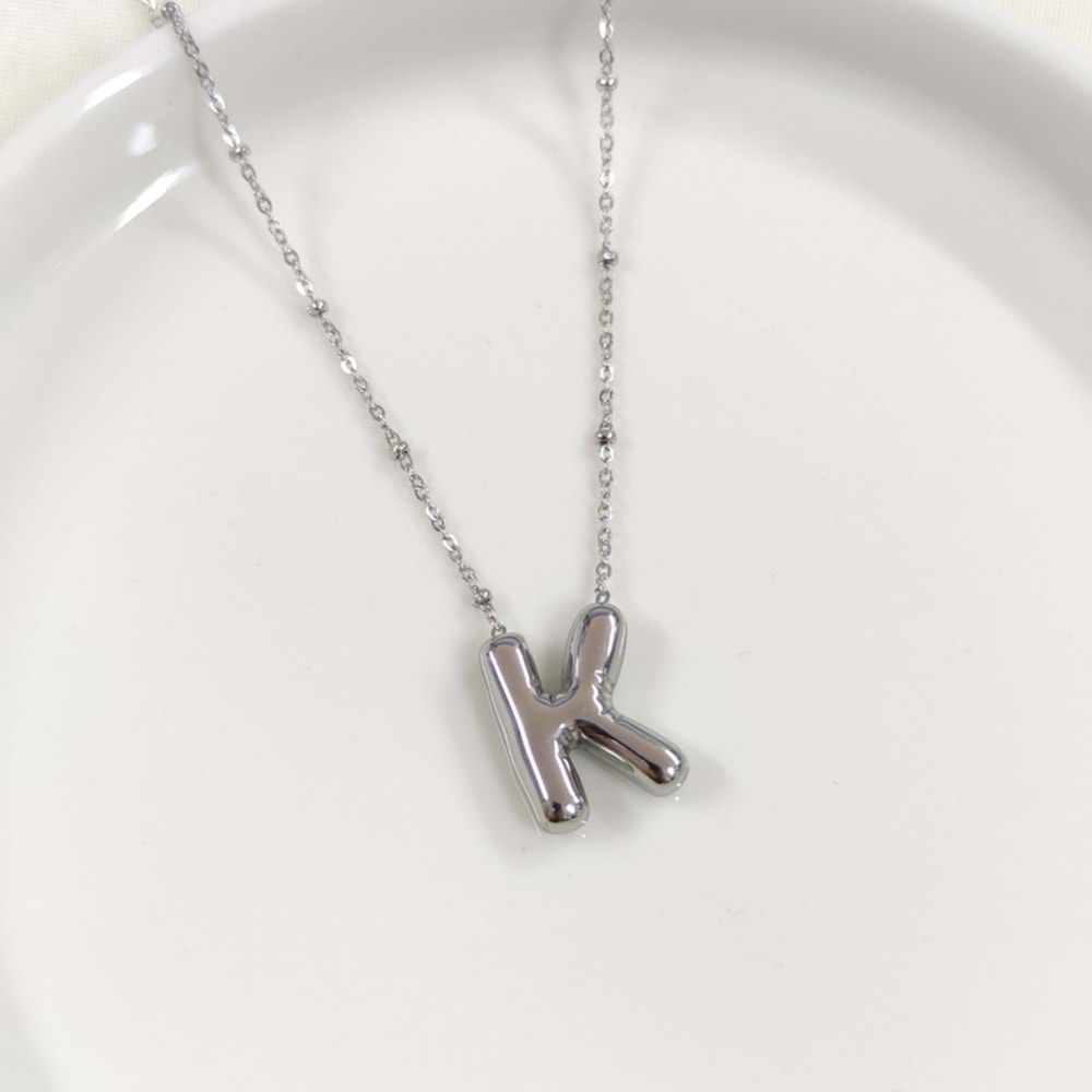 ÇELİK BOMBELİ BEYAZ HARF KOLYE - K HARFİ