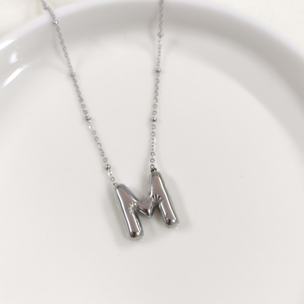 ÇELİK BOMBELİ BEYAZ HARF KOLYE - M HARFİ