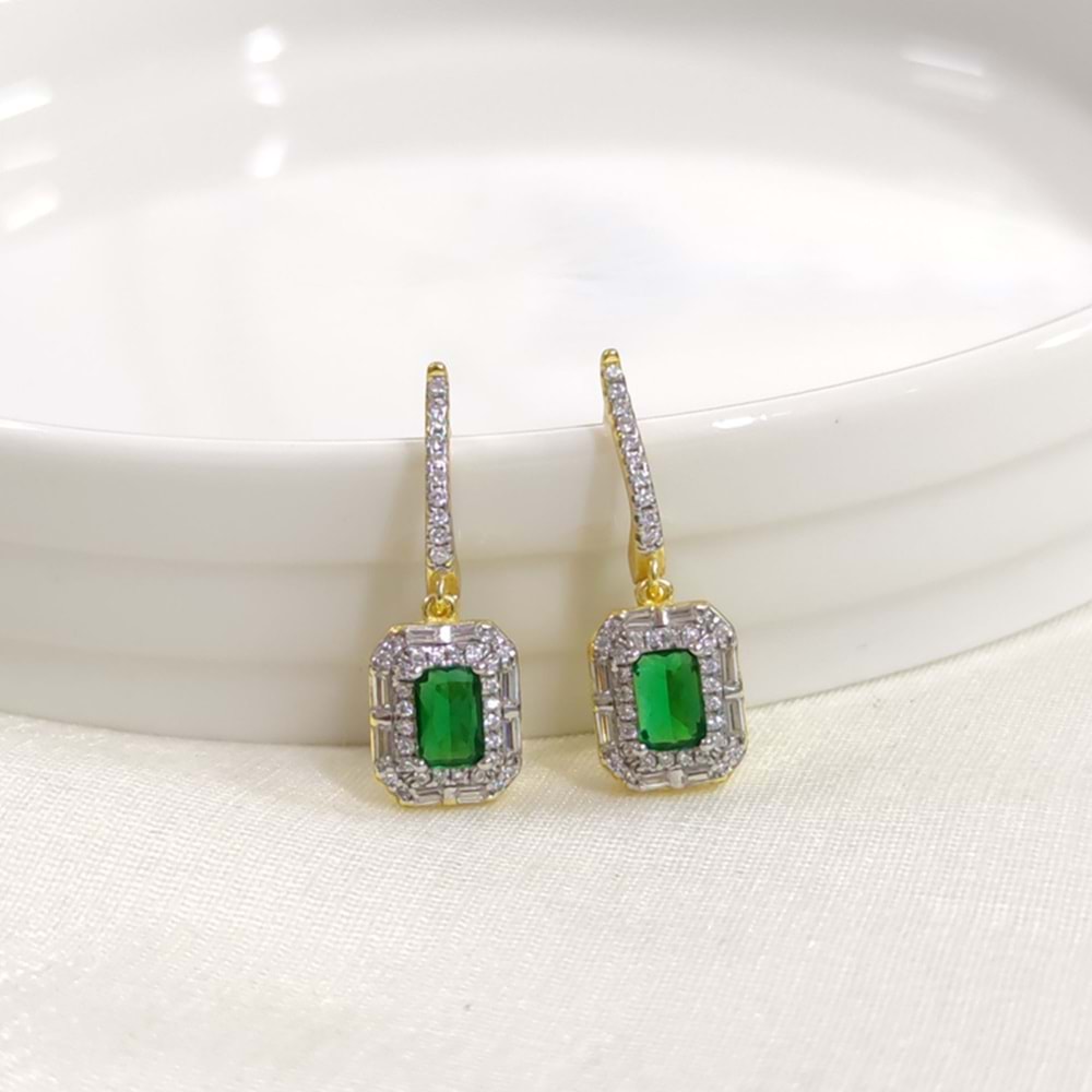 İTHAL YEŞİL TAŞLI BAGET GÜMÜŞ HALKA KÜPE