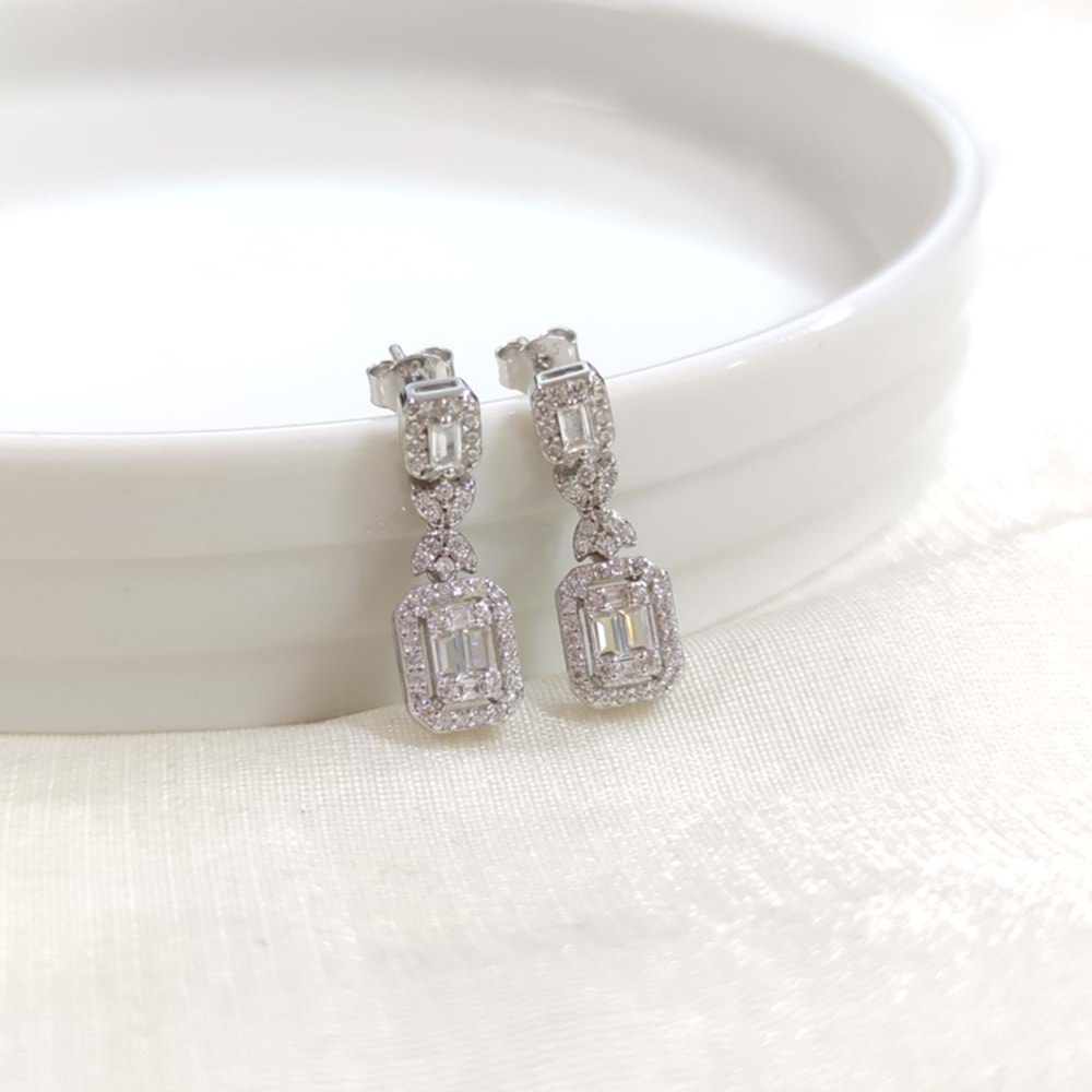 İTHAL SALLANTILI BAGET GÜMÜŞ ÇİVİ KÜPE