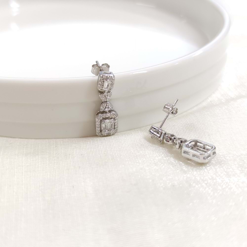 İTHAL SALLANTILI BAGET GÜMÜŞ ÇİVİ KÜPE