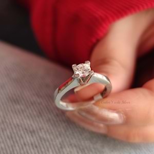 KENARLARI TAŞLI TEK TAŞ GÜMÜŞ YÜZÜK-12 NUMARA