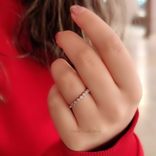 İTHAL MİNİ 7 TAŞLI İNCE GÜMÜŞ YÜZÜK - GYS - RODYUM KAPLAMA - 18