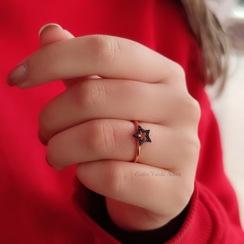 AYARLANABİLİR SİYAH TAŞLI İÇİ BOŞ YILDIZ GÜMÜŞ YÜZÜK - ROSE ALTIN KAPLAMA