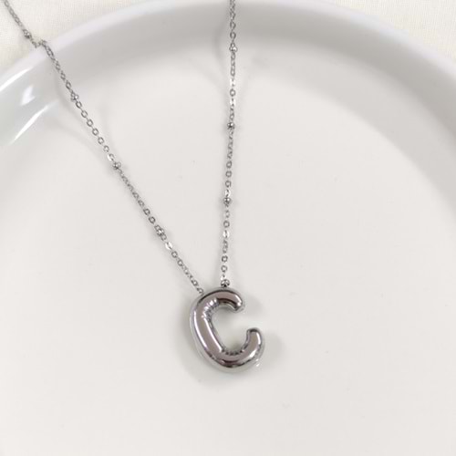 ÇELİK BOMBELİ BEYAZ HARF KOLYE - C HARFİ