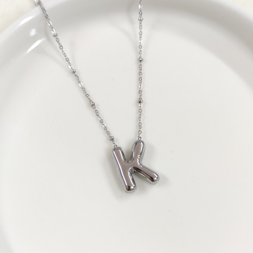 ÇELİK BOMBELİ BEYAZ HARF KOLYE - K HARFİ