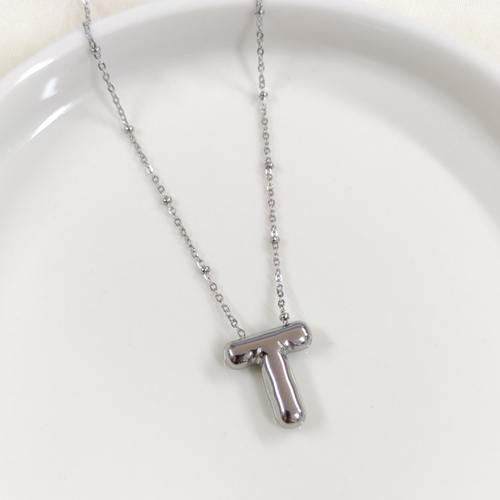 ÇELİK BOMBELİ BEYAZ HARF KOLYE - T HARFİ