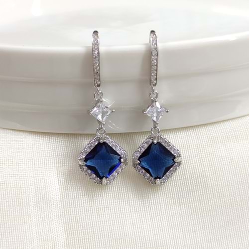 İTHAL SAFİR ZİRKON TAŞLI SALLANTILI KARE HALKA GÜMÜŞ KÜPE