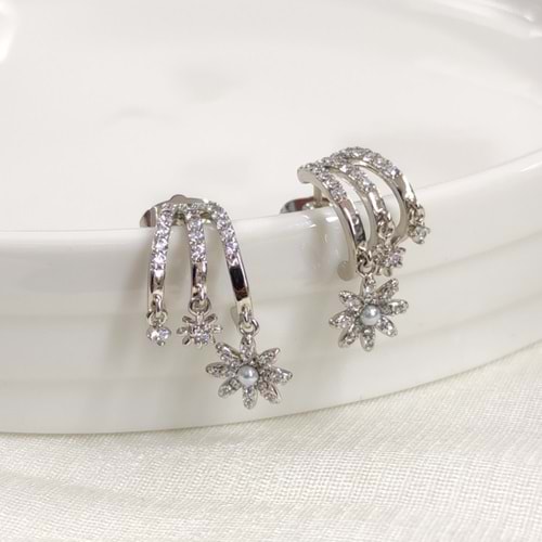 XUPING SALLANTILI ÜÇ KÜPE GÖRÜNÜMLÜ ÇİVİ KÜPE - BEYAZ