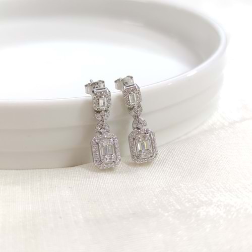 İTHAL SALLANTILI BAGET GÜMÜŞ ÇİVİ KÜPE