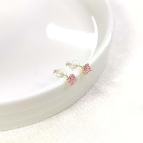 İTHAL 4 MM SOFT PEMBE KARE TAŞ GÜMÜŞ ÇİVİ KÜPE