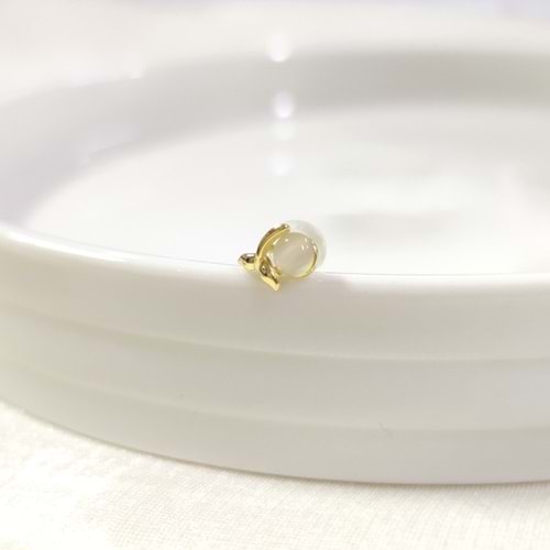 İTHAL 5 MM SEDEF TOP KUYRUK TEKLİ GÜMÜŞ ÇİVİ KÜPE