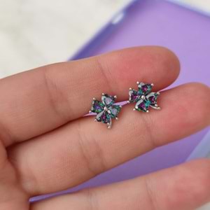 MİSTİK TOPAZ TAŞLI YONCA ÇİVİ GÜMÜŞ KÜPE - RODYUM BEYAZ