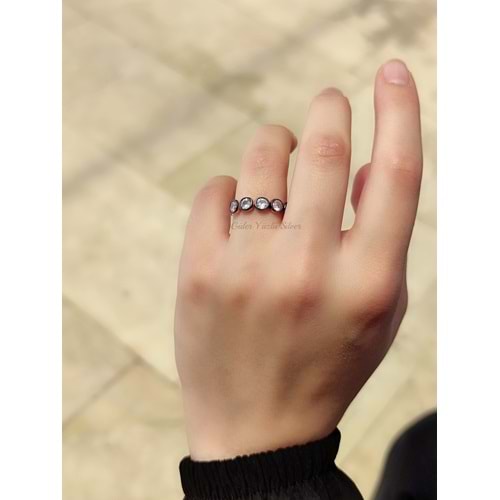 ELMAS MONTÜRLÜ BEŞ TAŞ YÜZÜK - 16