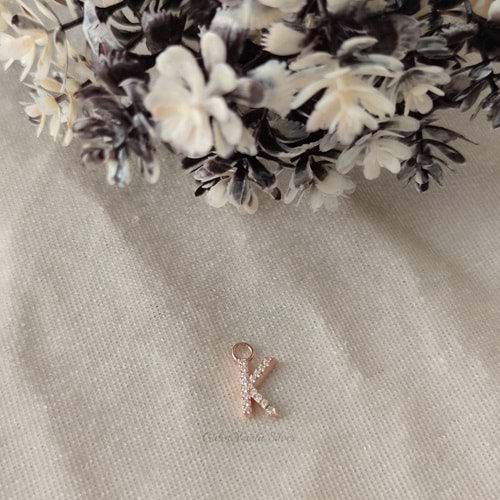 İTHAL TAŞLI HARF ( KOLYE KÜPE BİLEKLİK UCU) - ROSE ALTIN KAPLAMA (BAKIR) - K HARFİ