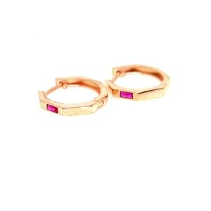 KIRMIZI TAŞLI KÖŞELİ HALKA GÜMÜŞ KÜPE