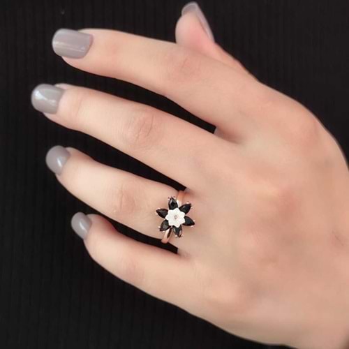 SEDEF DETAYLI SİYAH ZİRKON TAŞ LOTUS GÜMÜŞ YÜZÜK - ROSE BAKIR