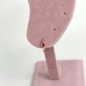 KIRMIZI MİNİ TEKLİ MEKİK HALKA GÜMÜŞ KÜPE - ROSE BAKIR