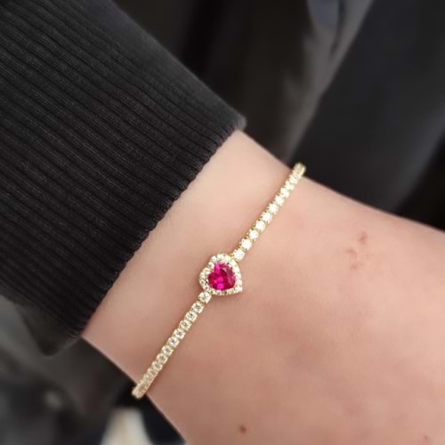 KIRMIZI TAŞLI SU YOLU KALP GÜMÜŞ BİLEKLİK - ALTIN SARI