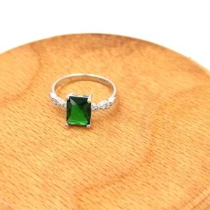 YEŞİL BAGET GÜMÜŞ YÜZÜK