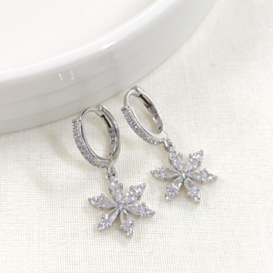 ZİRKON TAŞLI LOTUS HALKA GÜMÜŞ KÜPE - RODYUM BEYAZ