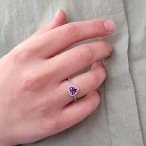 MOR TAŞLI MİNİ KALP GÜMÜŞ YÜZÜK - RODYUM BEYAZ - 12