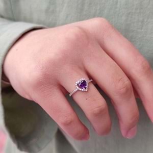 MOR TAŞLI MİNİ KALP GÜMÜŞ YÜZÜK - RODYUM BEYAZ - 12