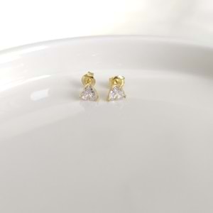 TEK TAŞ KALP DETAY GÜMÜŞ KÜPE 5 MM - ALTIN SARI