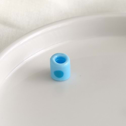 RENKLİ SİLİNDİR MURANO BENEKLİ CAM BONCUK 1 ADET - BEBE MAVİ