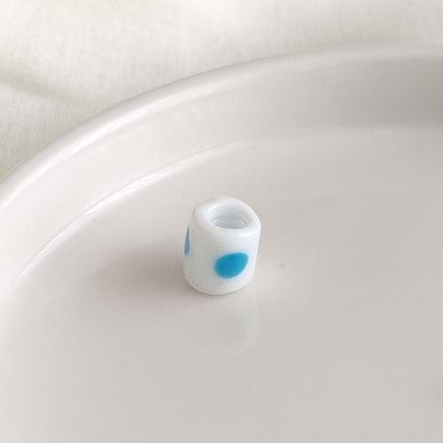 RENKLİ SİLİNDİR MURANO BENEKLİ CAM BONCUK 1 ADET - BEYAZ