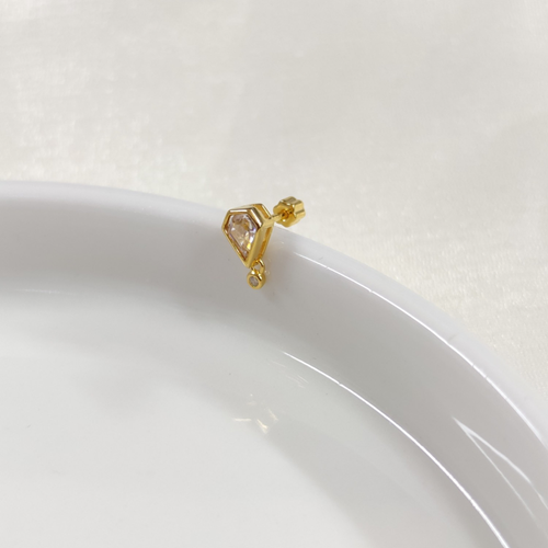 SALLANTILI ELMAS GÖRÜNÜMLÜ GÜMÜŞ TRAGUS PIERCING - ALTIN SARI