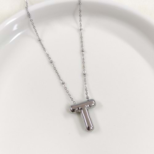 ÇELİK BOMBELİ BEYAZ HARF KOLYE - T HARFİ