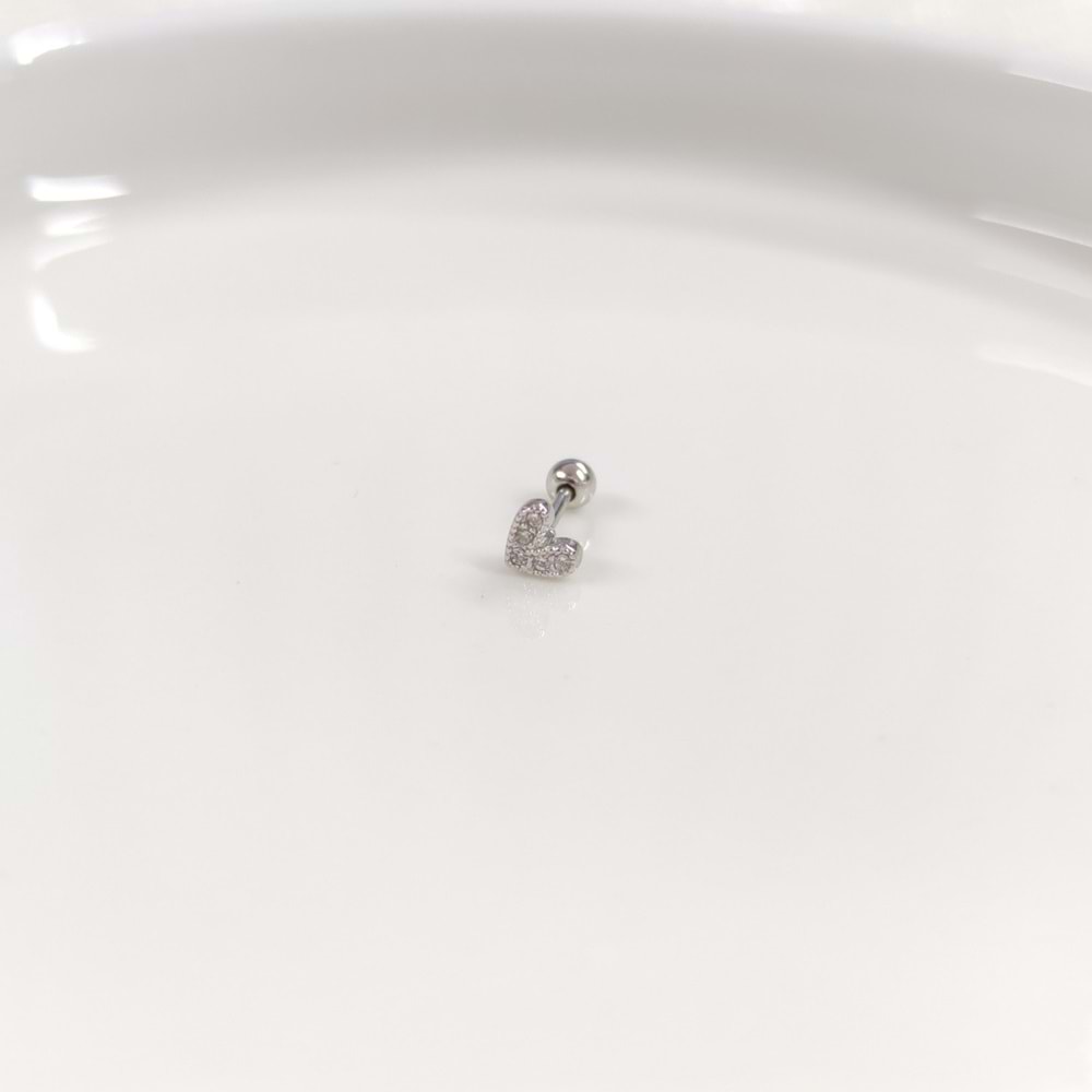 TAŞLI KALP GÜMÜŞ TRAGUS PIERCING - RODYUM BEYAZ