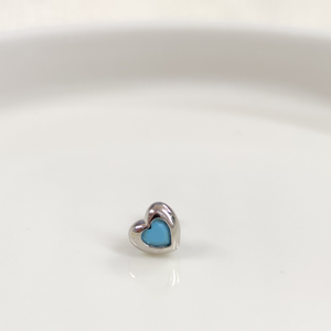TURKUAZ BÜYÜK KALP GÜMÜŞ TRAGUS PIERCING - RODYUM BEYAZ