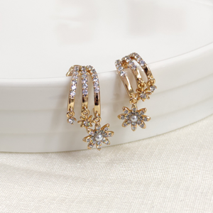 XUPING SALLANTILI ÜÇ KÜPE GÖRÜNÜMLÜ ÇİVİ KÜPE