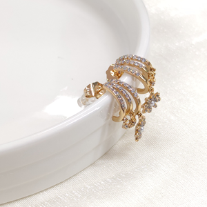 XUPING SALLANTILI ÜÇ KÜPE GÖRÜNÜMLÜ ÇİVİ KÜPE