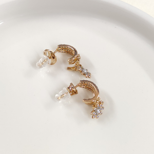 XUPING SALLANTILI ÜÇ KÜPE GÖRÜNÜMLÜ ÇİVİ KÜPE