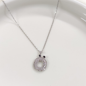 Ö TAŞLI GÜMÜŞ HARF KOLYE - RODYUM BEYAZ