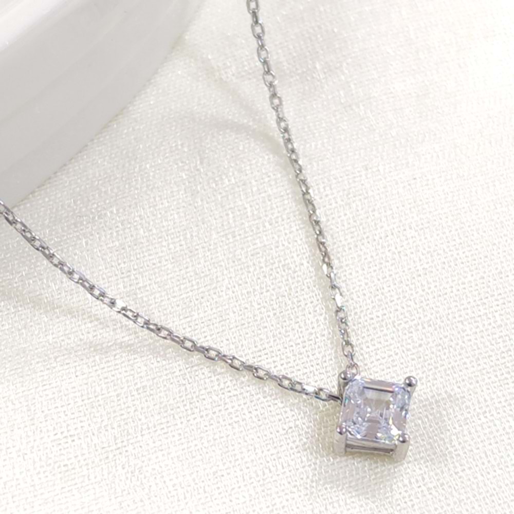6 MM KARE TEK TAŞ GÜMÜŞ KOLYE - RODYUM BEYAZ