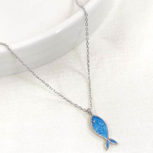 MİNELİ MAVİ 1,6 CM BALIK GÜMÜŞ KOLYE - RODYUM BEYAZ