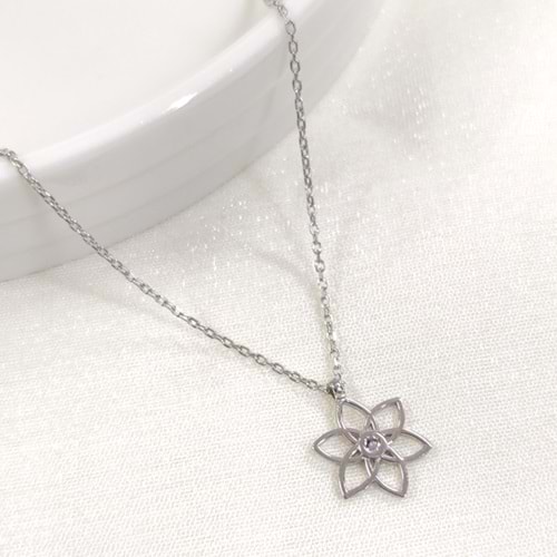 TEK TAŞLI 1,90 CM ÇİÇEK GÜMÜŞ KOLYE - RODYUM BEYAZ