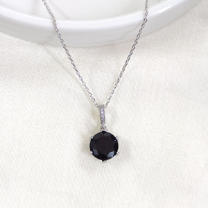 12 MM SİYAH TEK TAŞLI GÜMÜŞ KOLYE 40+5 CM - RODYUM BEYAZ