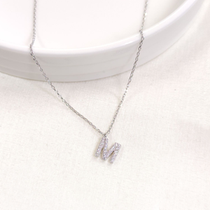 1 CM TAŞLI M HARF GÜMÜŞ KOLYE 40+5 CM - RODYUM BEYAZ