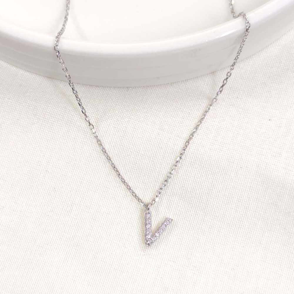 1 CM TAŞLI V HARF GÜMÜŞ KOLYE 40+5 CM