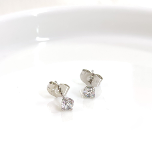 XUPING 4 MM TEK TAŞ ÇİVİ KÜPE - BEYAZ