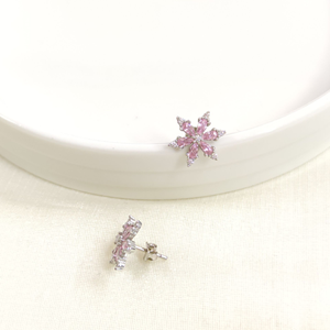 14 MM PEMBE TAŞLI LOTUS ÇİVİ GÜMÜŞ KÜPE - RODYUM BEYAZ