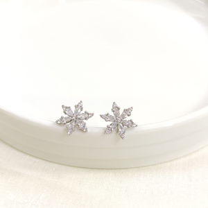 14 MM ZİRKON TAŞLI LOTUS ÇİVİ GÜMÜŞ KÜPE