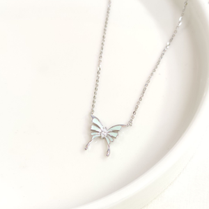 İTHAL 12 MM YEŞİL MİNELİ KELEBEK GÜMÜŞ KOLYE