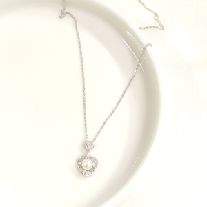 İTHAL 10 MM İNCİ ÇİÇEK KALP DETAY GÜMÜŞ KOLYE